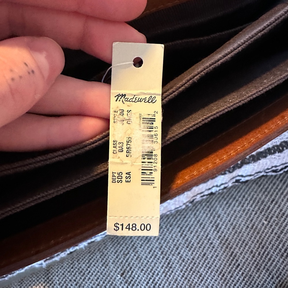 The Slim Convertible Leather Shoulder Bag - J8800 - Picture 6 of 6